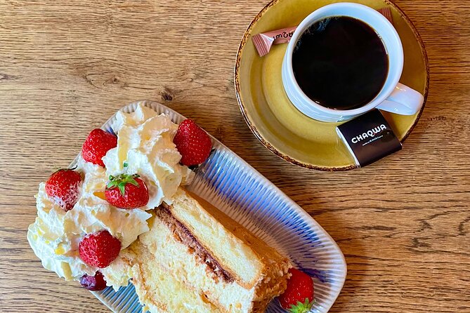 Reykjavik Food and Drink Adventure - Local Evening Experience - Arnarhóll, a statue, and stories between bites