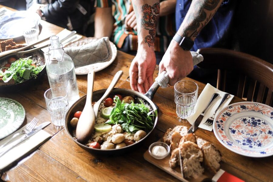 Reykjavik: Guided Foodie Walking Tour with 6 Tastings - The guides are a major part of the experience