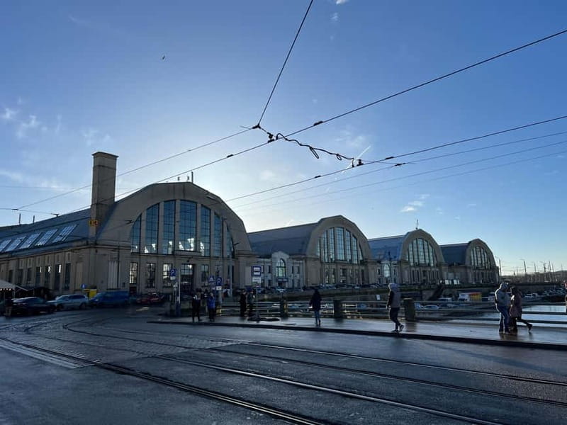 Riga: Central Market Traditional Food Tour in a Small Group - The guide is the real difference