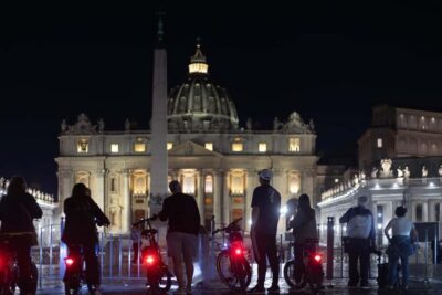 Rome by Night: E-bike Small Group Tour -Food & Wine (Option)