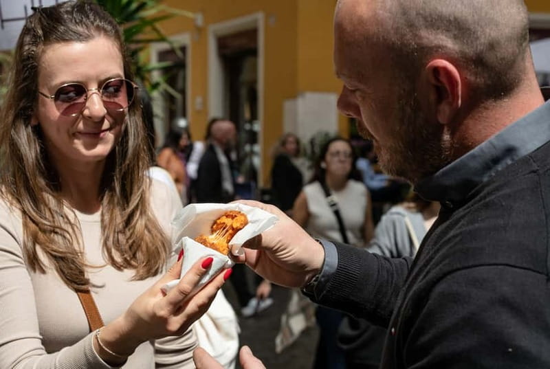 Rome: Eat Like a Roman Ghetto & Campo de' Fiori Food Tour - Entering the Jewish Ghetto through its food