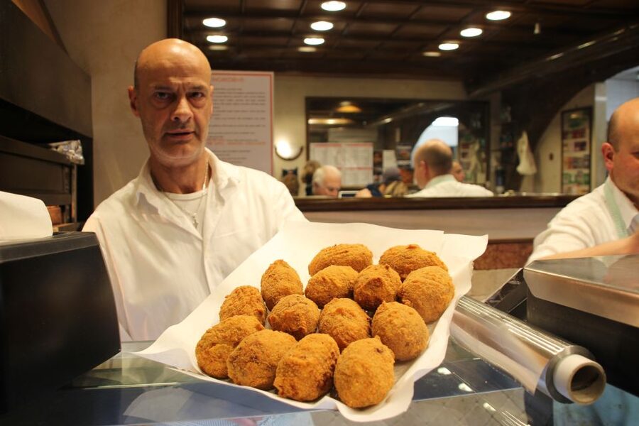 Rome: Food Tour and Wine Tasting in a Traditional Trattoria - Dar Filettaro and the Jewish-Roman baccalà tradition