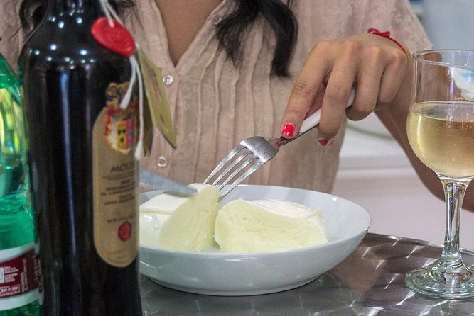 Rome Food Tour: Unlimited Tastings with Fine Wine & Barolo - What the wine service adds to the tour