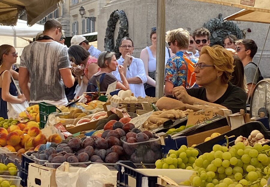 Rome: Food & Wine Tour of Campo de Fiori, Ghetto, Trastevere - Pizza bianca, mortadella, and Roman shopping habits