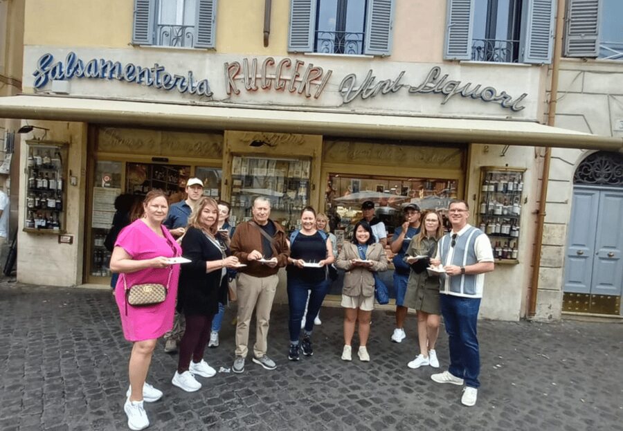 Rome: Food & Wine Tour of Campo de Fiori, Ghetto, Trastevere - The guides shape the experience