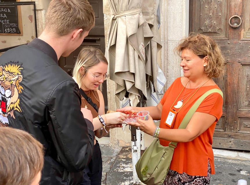 Rome Street Food: Delights at Campo dei Fiori & Ghetto Area - How much food and drink you really receive
