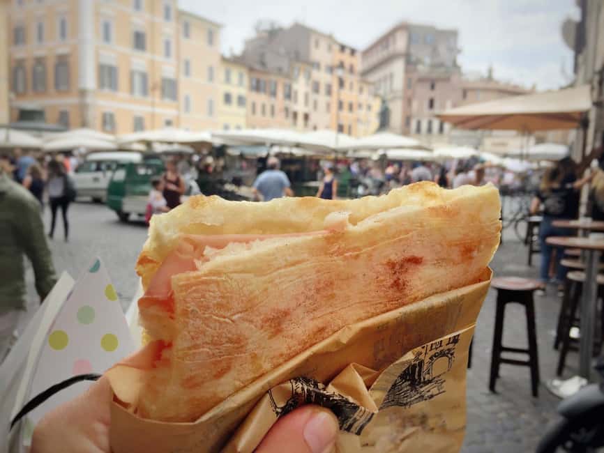 Rome: The Ultimate Trastevere Food Tour with a Local - The opening bite: biscuits and Roman food culture