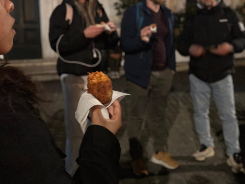 Rome: Trastevere & Tiber Island Street Food Tour at Sunset - Walking through Trastevere at sunset