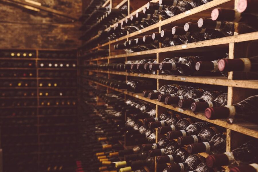 Rome: Twilight Trastevere Food Tour with Wine Tasting - What the guides add to the evening
