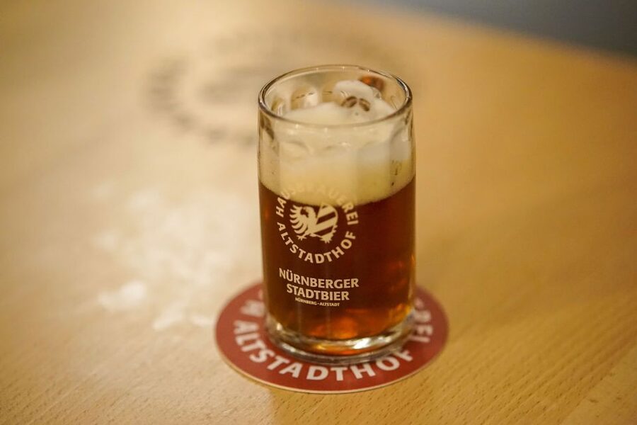 "Rotes Bier" and "Blaue Zipfel". A historical-culinary walk - Why this food walk is different