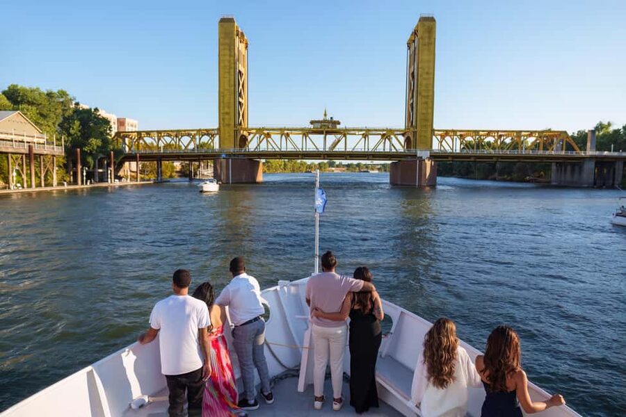 Sacramento: City Cruises Sights and Sips Cruise - A river cruise built around the mood
