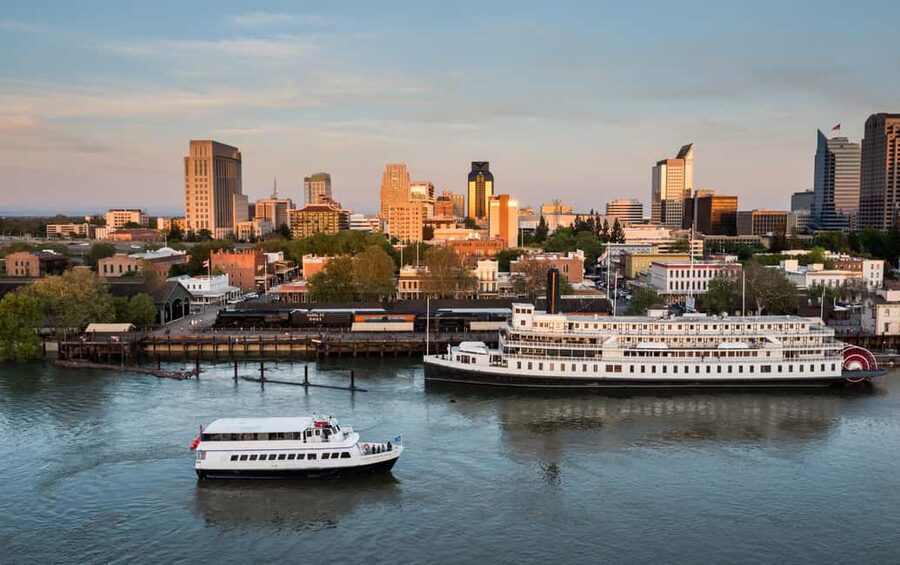 Sacramento: City Cruises Sights and Sips Cruise - Boarding at the L Street Dock
