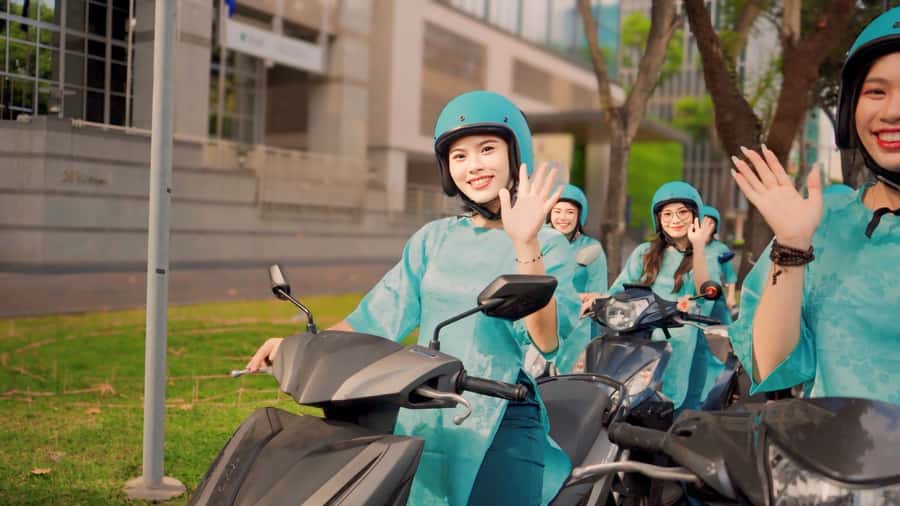 Saigon: Michelin Guide Food Tour with Ao Dai Female Riders - Why a scooter is the right way to eat in Saigon