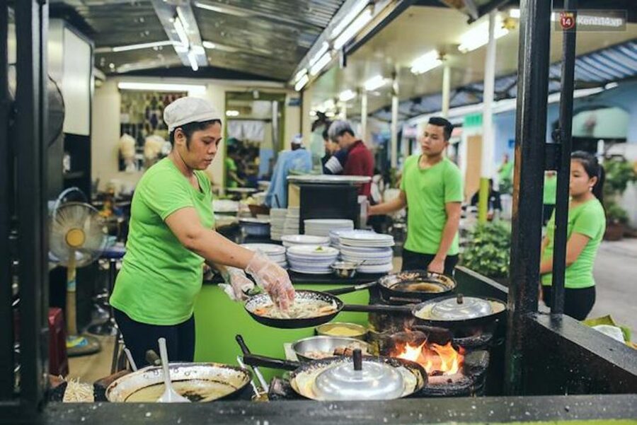 Saigon: Private Food Tour Discovery & City Tour by Jeep - French colonial Saigon after sunset