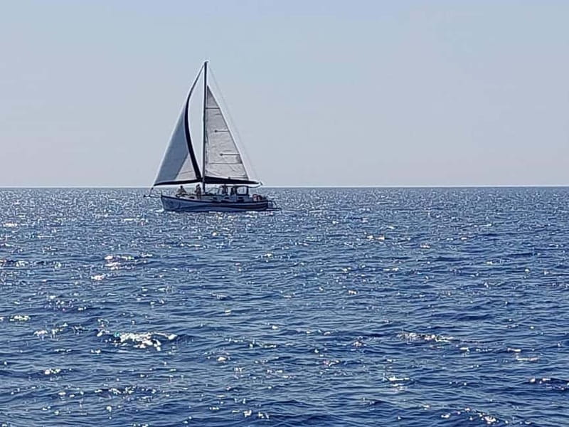 Sailing tour around Lindos with food and drinks - What makes this Lindos sailing trip worth your time