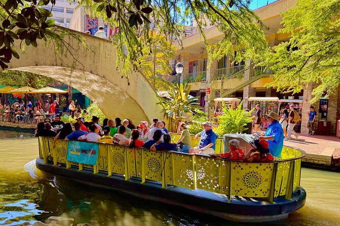 San Antonio Centre Food Tour of 6 Tastings with Tacos & Ice Cream - Main Plaza, San Fernando Cathedral, and city history