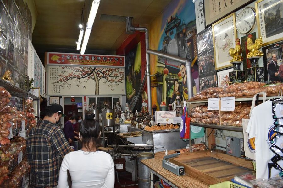 San Francisco: Chinatown Food and History Walking Tour - Portsmouth Square and the beginnings of San Francisco