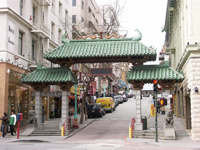 San Francisco: Food Walking Tour of Chinatown & North Beach - Fortune cookies, tea, and the Chinatown details you could miss