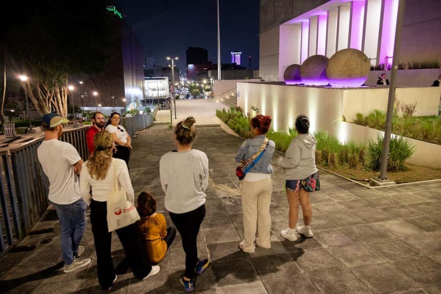 San José: Night Food and Culture Tour with Dinner - The Metallic Building and Spain Park