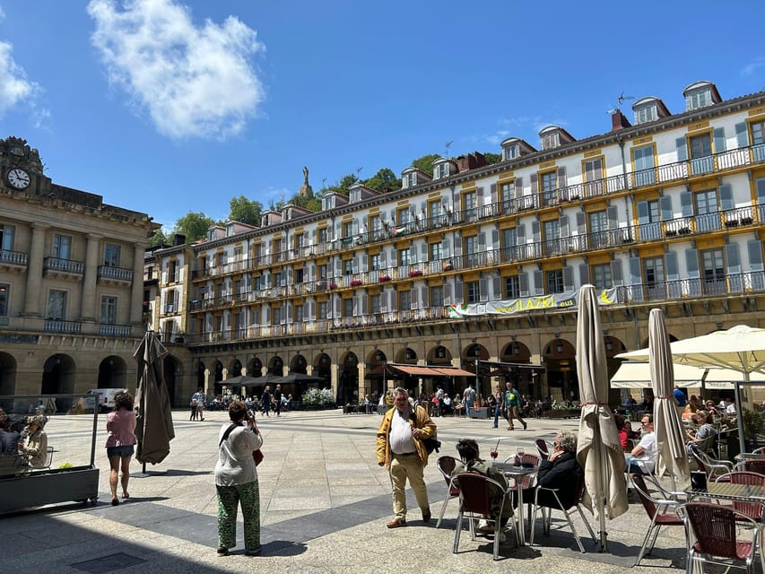 San Sebastian Food Tour with Pintxos & Drinks with a Local - Basque cheesecake as the final course