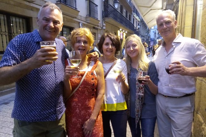 San Sebastian Pintxos Tour for Gourmets in the Old Town - The Main Square and the Old Town’s Story