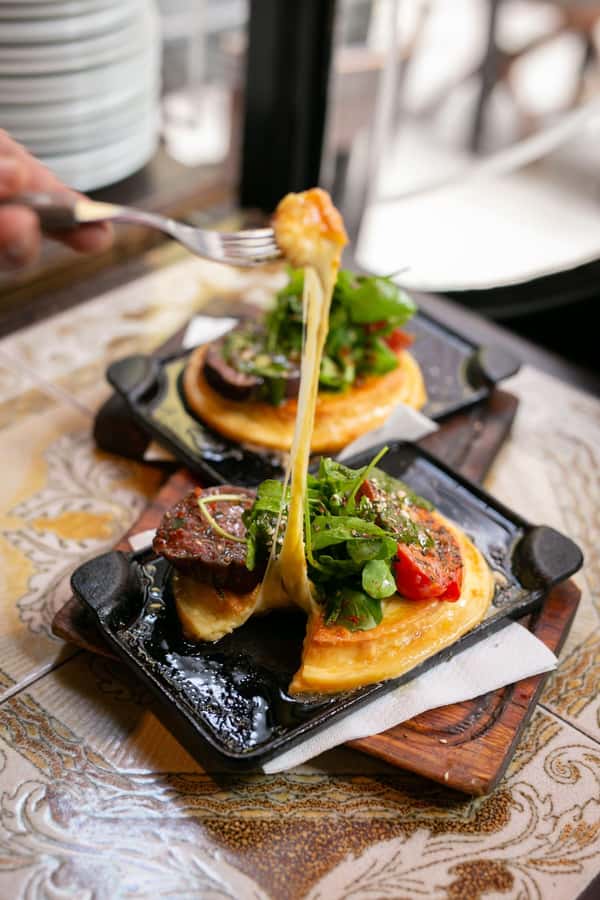 San Telmo: Historical Guided Tour with Street Food & Drinks - How much food and drink do you get?