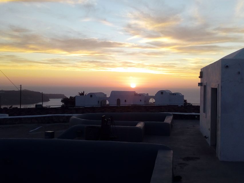 Santorini: Wine Tasting Tour & Sunset Viewing - The guides and the value of a small group