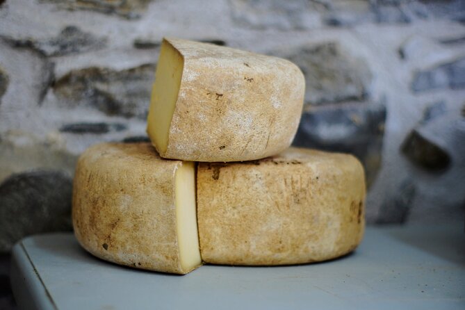 Sarlat Gourmet Tour and Market Visit - Three local shops and a focused tasting menu
