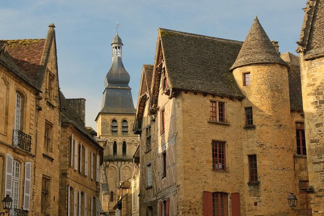 Sarlat Gourmet Tour and Market Visit - Group size, walking, and comfort