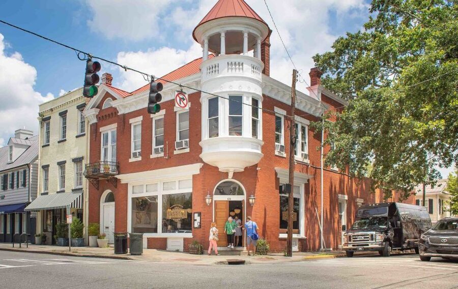 Savannah: Southern and Secret Food Tour - A one-mile route through Savannah’s food and old squares