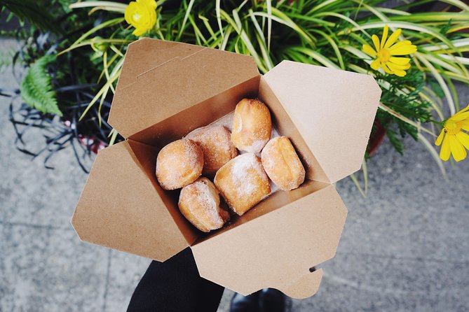 Seattle Delicious Donut Adventure & Walking Food Tour - How much food will you get?