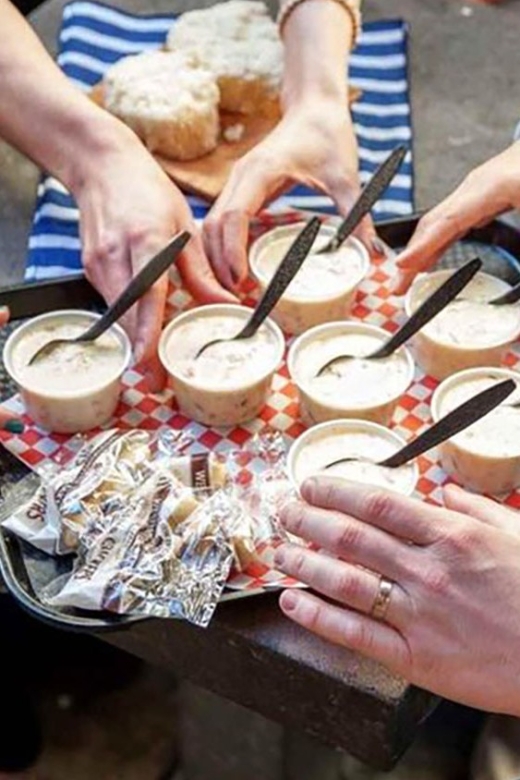 Seattle: Pike Place Market Guided Tasting Tour - What the small group adds