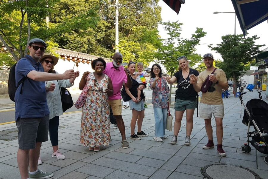 Seoul: Gwangjang Market Netflix Food Tour - Ikseon-dong’s hanok lanes and old Seoul atmosphere