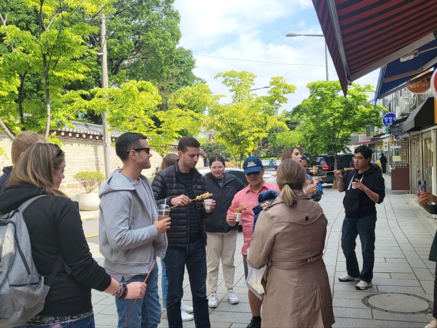 Seoul: Gwangjang Market Netflix Food Tour - The guides and the style of the walk
