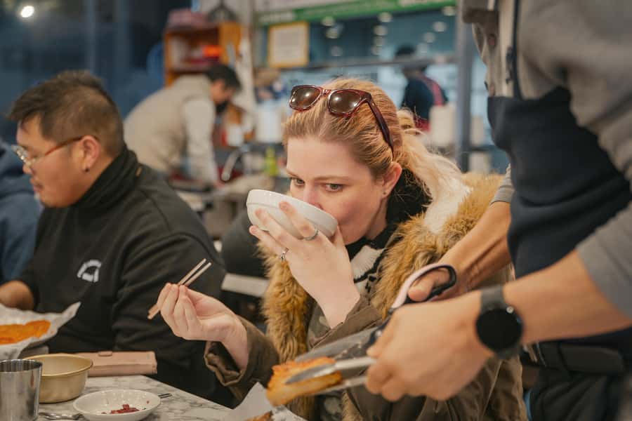 Seoul: Palace, Temple and Market Guided Foodie Tour at Night - Should you book the Seoul night food tour?