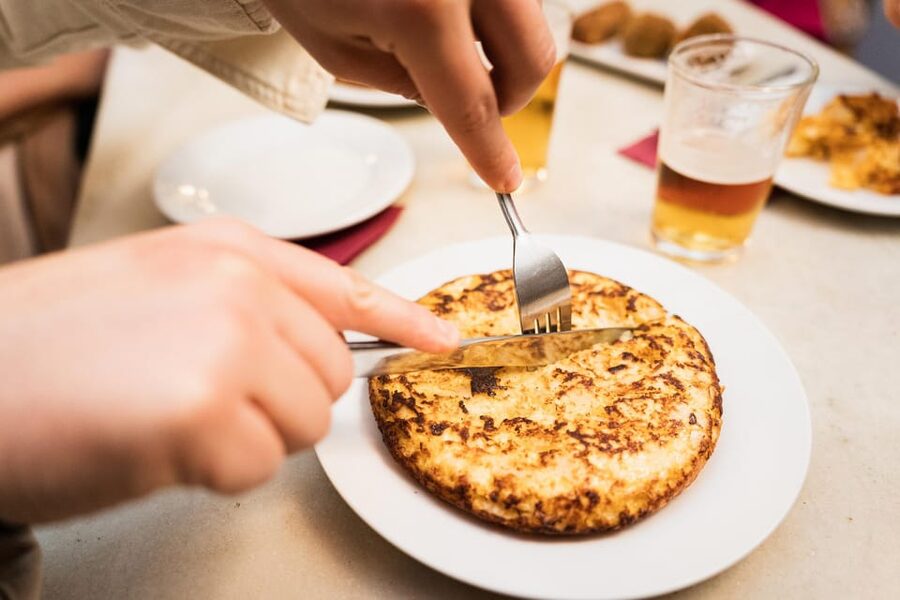 Seville Food Tour with Tapas & Drinks with a Local - Group size and the feel of the evening