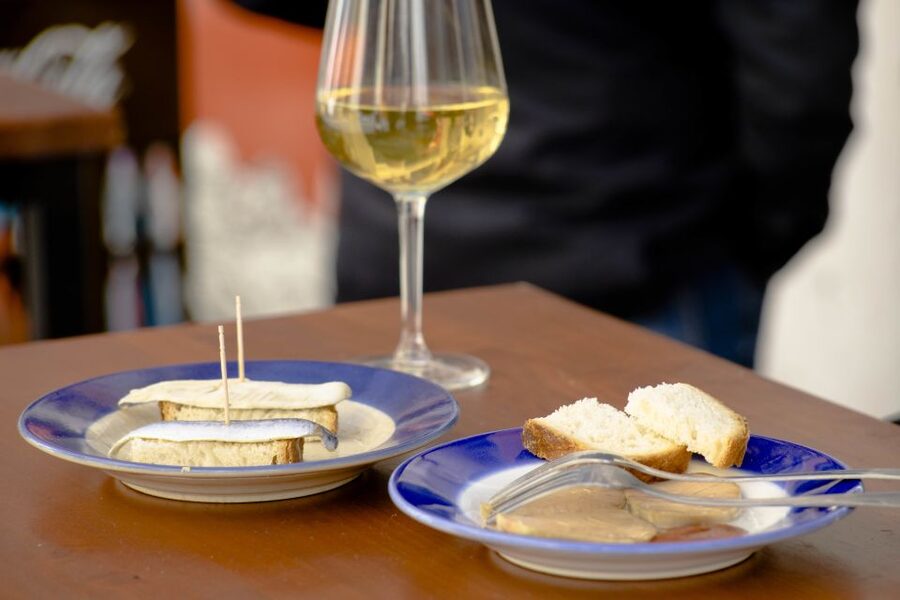 Seville: Tapas Crawl - Starting with wine and tapas at Catalina Casa de Comidas