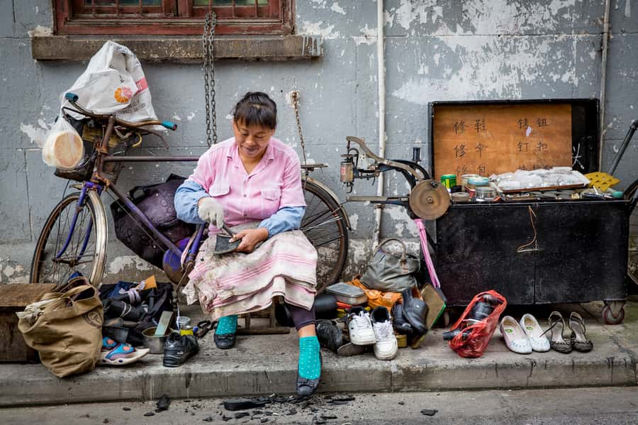 Shanghai Must-See and Foodie Test Bike Tour( Day & Night) - Yu Garden Bazaar and the back streets