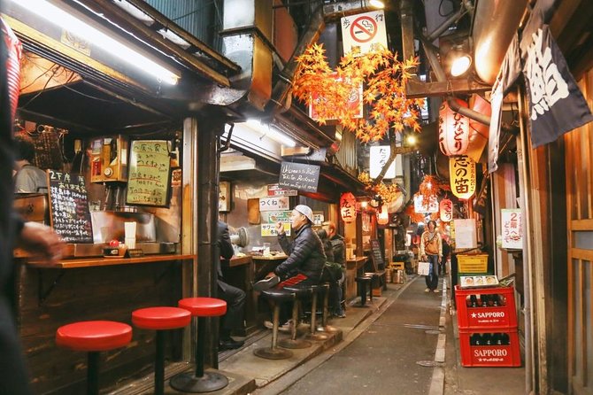 Shinjuku: Golden Gai Food Tour - Ramen at a local stop