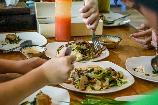 Siem Reap Evening Food Tour - Inclusive 5 stops Local Tastings - Finishing with drinks at Long’s Bar