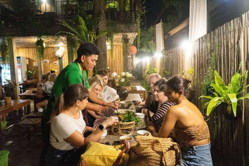 Siem Reap: Evening Food Tour with 10 Local Tastings - Why this food tour works as a first night in Siem Reap