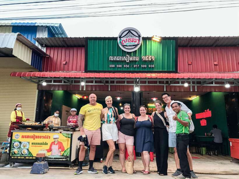 Siem Reap: Evening Food Tour with 10 Local Tastings - Made in Cambodia Market adds culture between courses