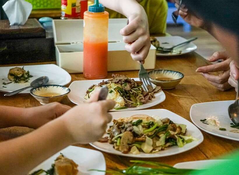 Siem Reap: Evening Food Tour with 10 Local Tastings - Local dishes arrive in several styles