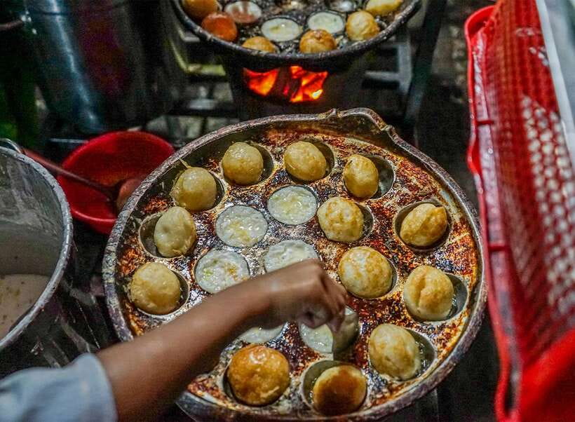 Siem Reap: Evening Food Tour with 10 Local Tastings - Street 60 is where the adventure gets crunchy