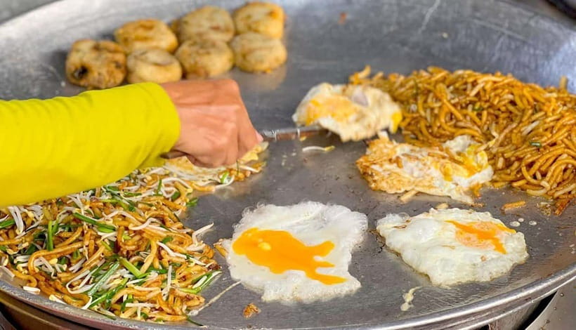 Siem Reap: Street Food Experience by Tuk-Tuk - The guides make the difference