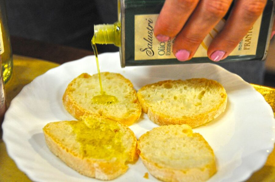 Siena: Food and Wine Walking Tour - Siena’s saltless bread and medieval recipes