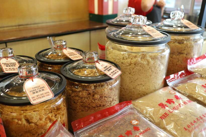 Singapore: Foodie Experience Guided Tour with 5 Tastings - Why this Chinatown food tour works well on a first night