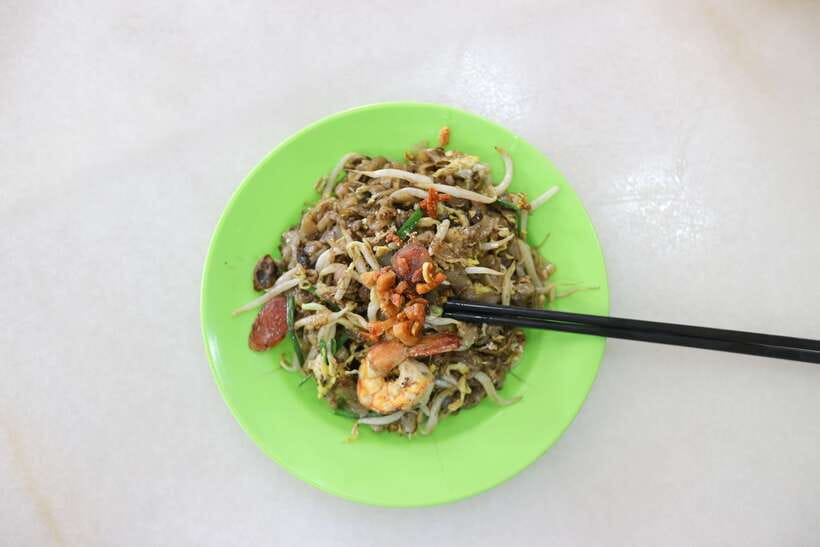 Singapore: Foodie Experience Guided Tour with 5 Tastings - The Michelin-starred hawker main course