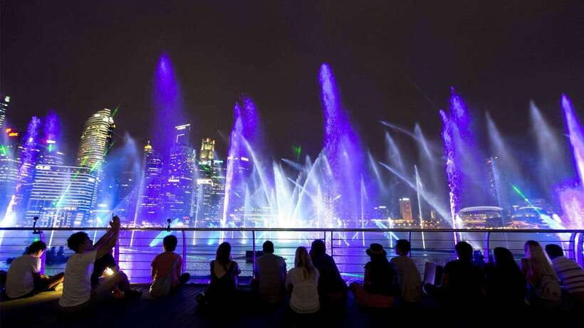 Singapore: Hawker Culture Food Tour and Sightseeing - The MRT ride to Marina Bay