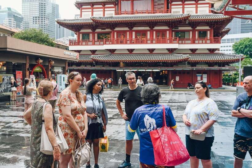 Singapore: Local Hawker Food Tour with Tastings - Chinatown’s religious buildings add useful context
